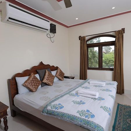 Mvt Guesthouse & Restaurant Vrindavan Luaran gambar