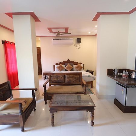 Mvt Guesthouse & Restaurant Vrindavan Luaran gambar