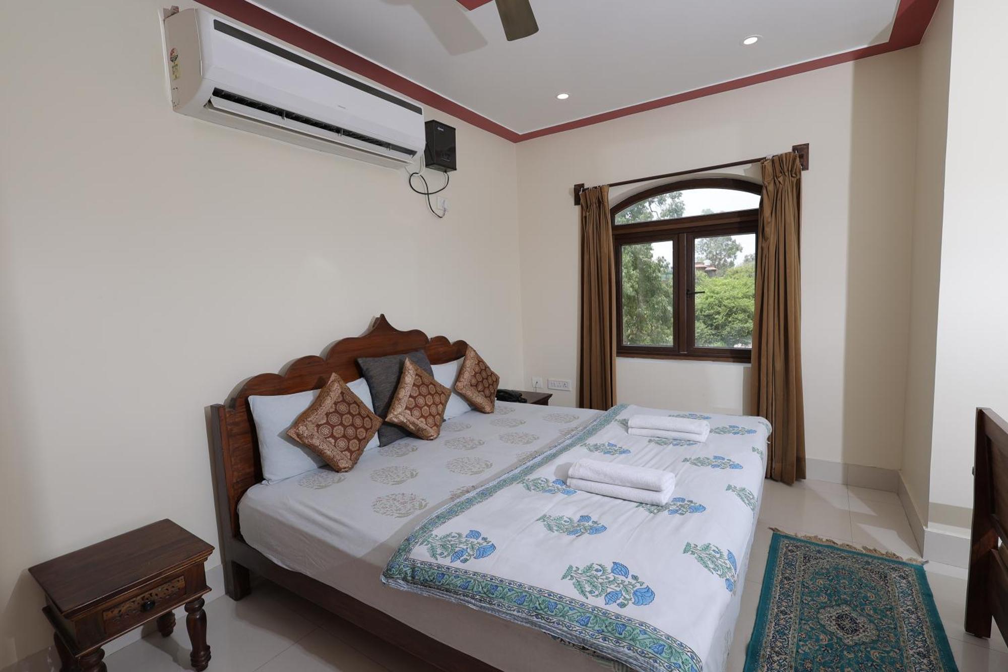 Mvt Guesthouse & Restaurant Vrindavan Luaran gambar