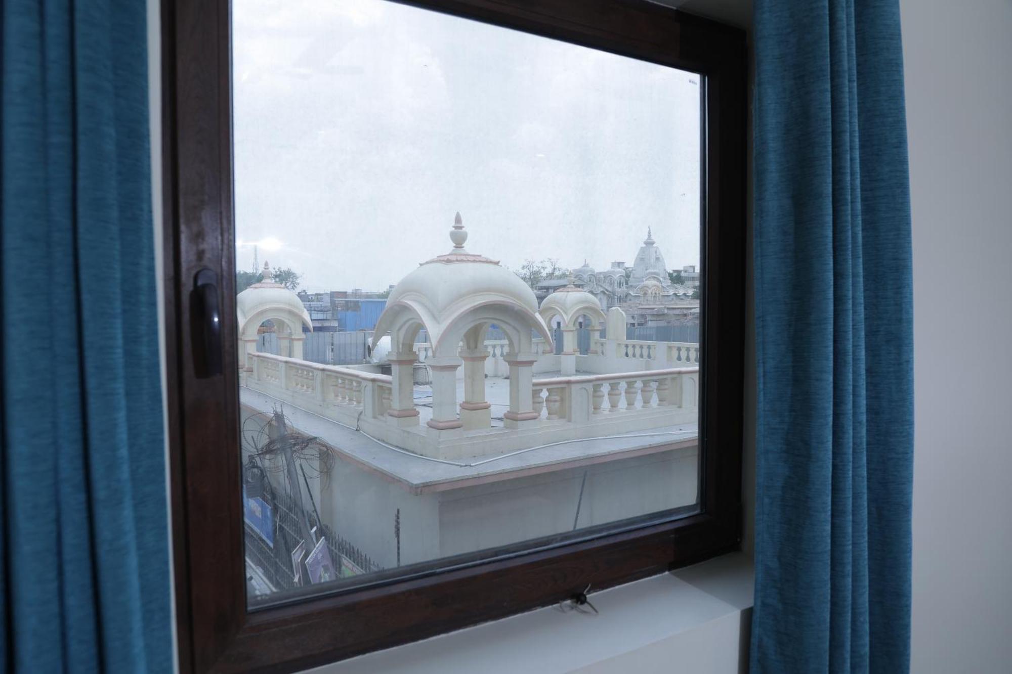 Mvt Guesthouse & Restaurant Vrindavan Luaran gambar