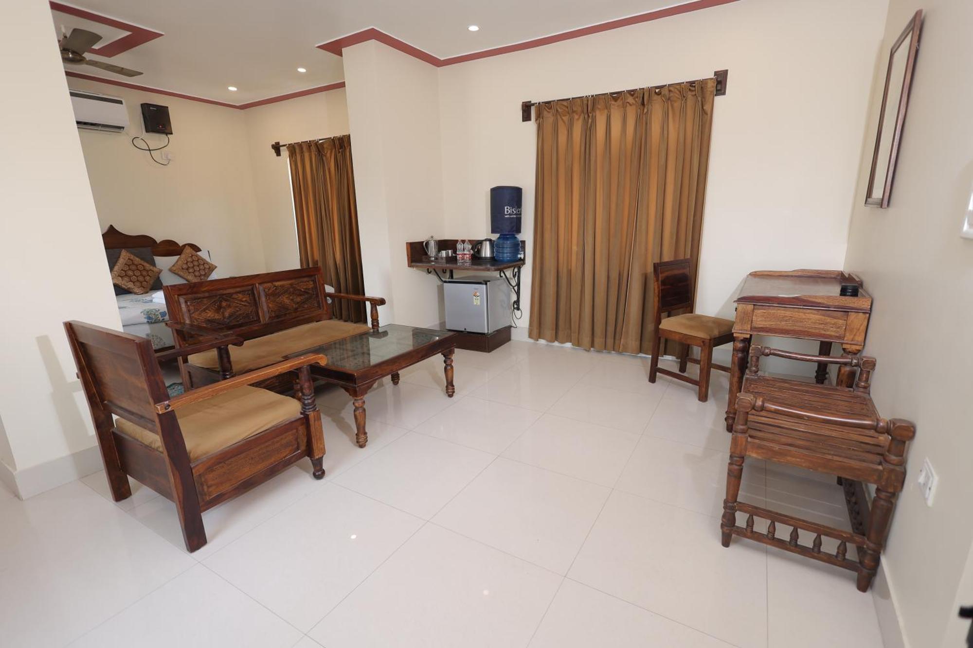 Mvt Guesthouse & Restaurant Vrindavan Luaran gambar