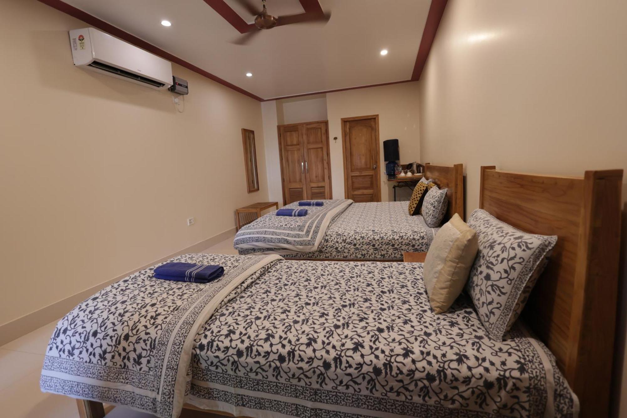 Mvt Guesthouse & Restaurant Vrindavan Luaran gambar