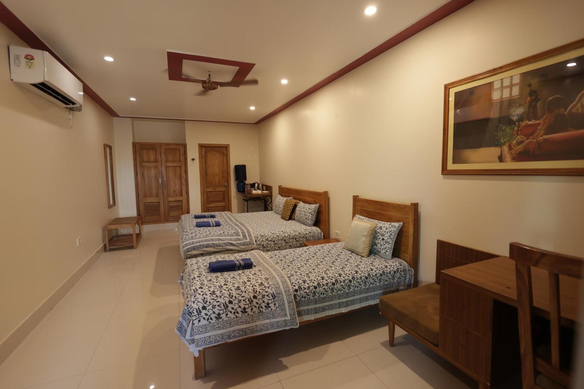Mvt Guesthouse & Restaurant Vrindavan Luaran gambar