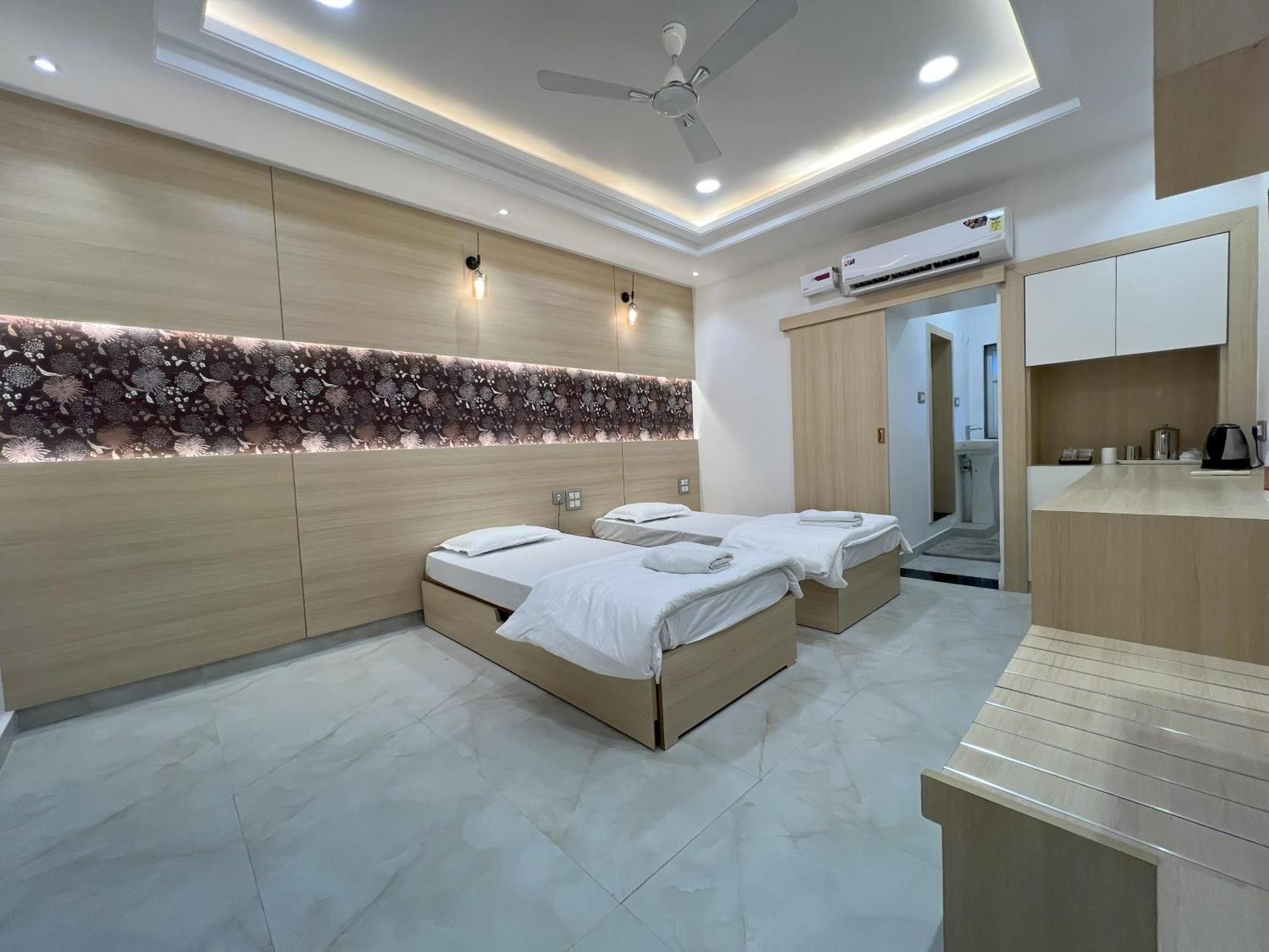 Mvt Guesthouse & Restaurant Vrindavan Luaran gambar