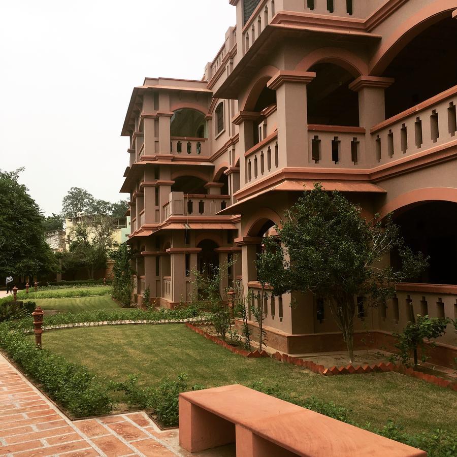 Mvt Guesthouse & Restaurant Vrindavan Luaran gambar