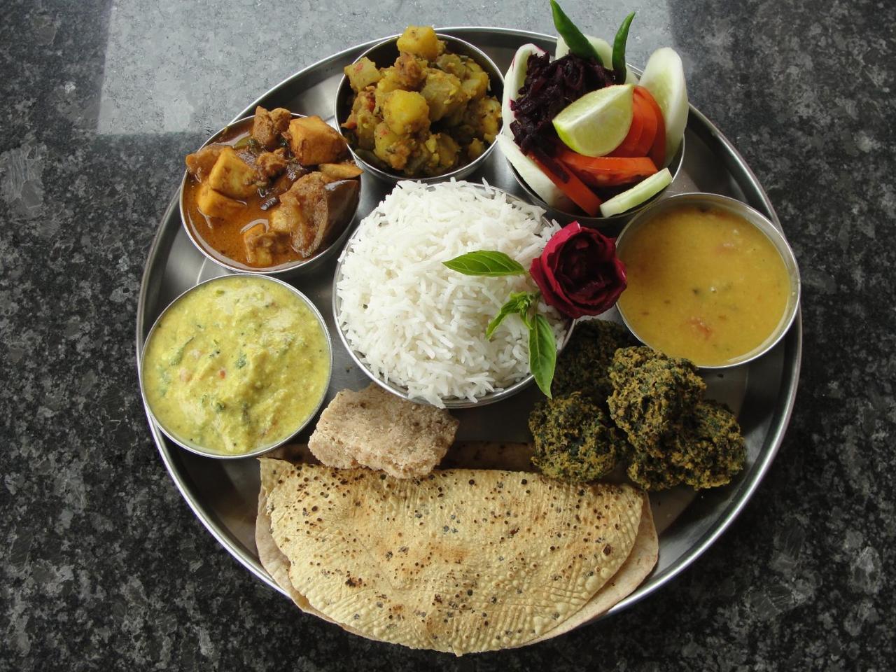 Mvt Guesthouse & Restaurant Vrindavan Luaran gambar