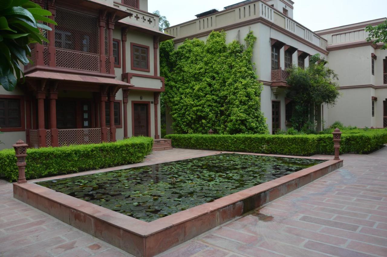 Mvt Guesthouse & Restaurant Vrindavan Luaran gambar
