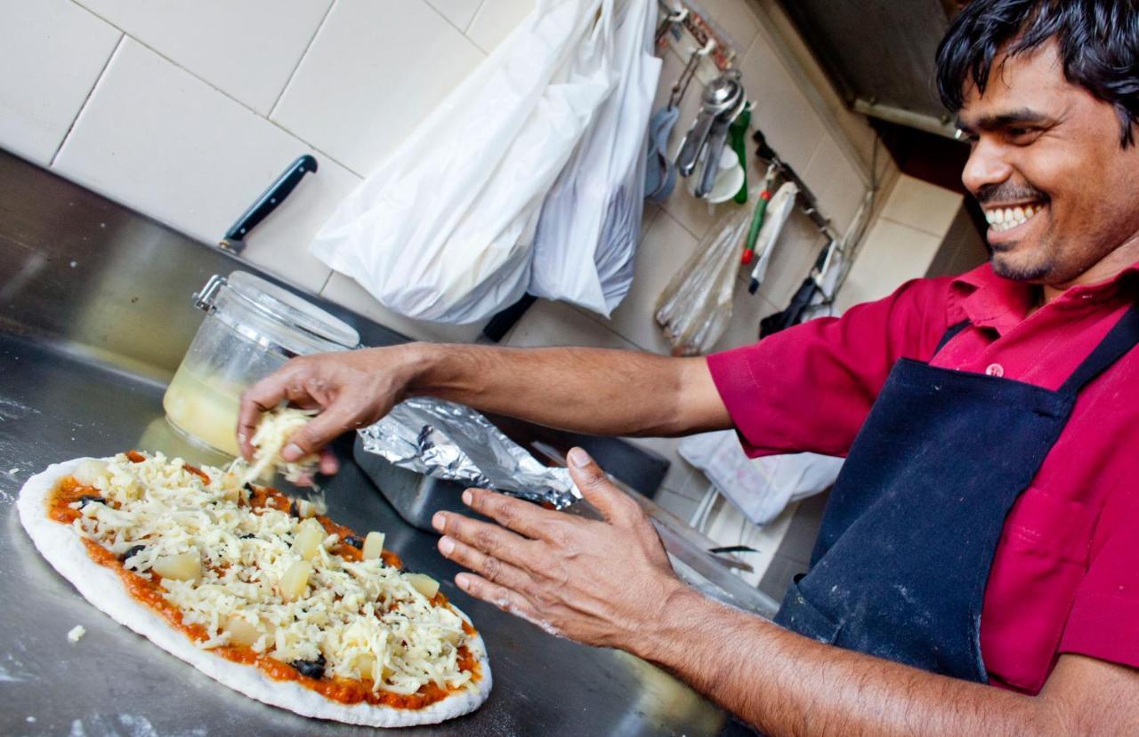 Mvt Guesthouse & Restaurant Vrindavan Luaran gambar