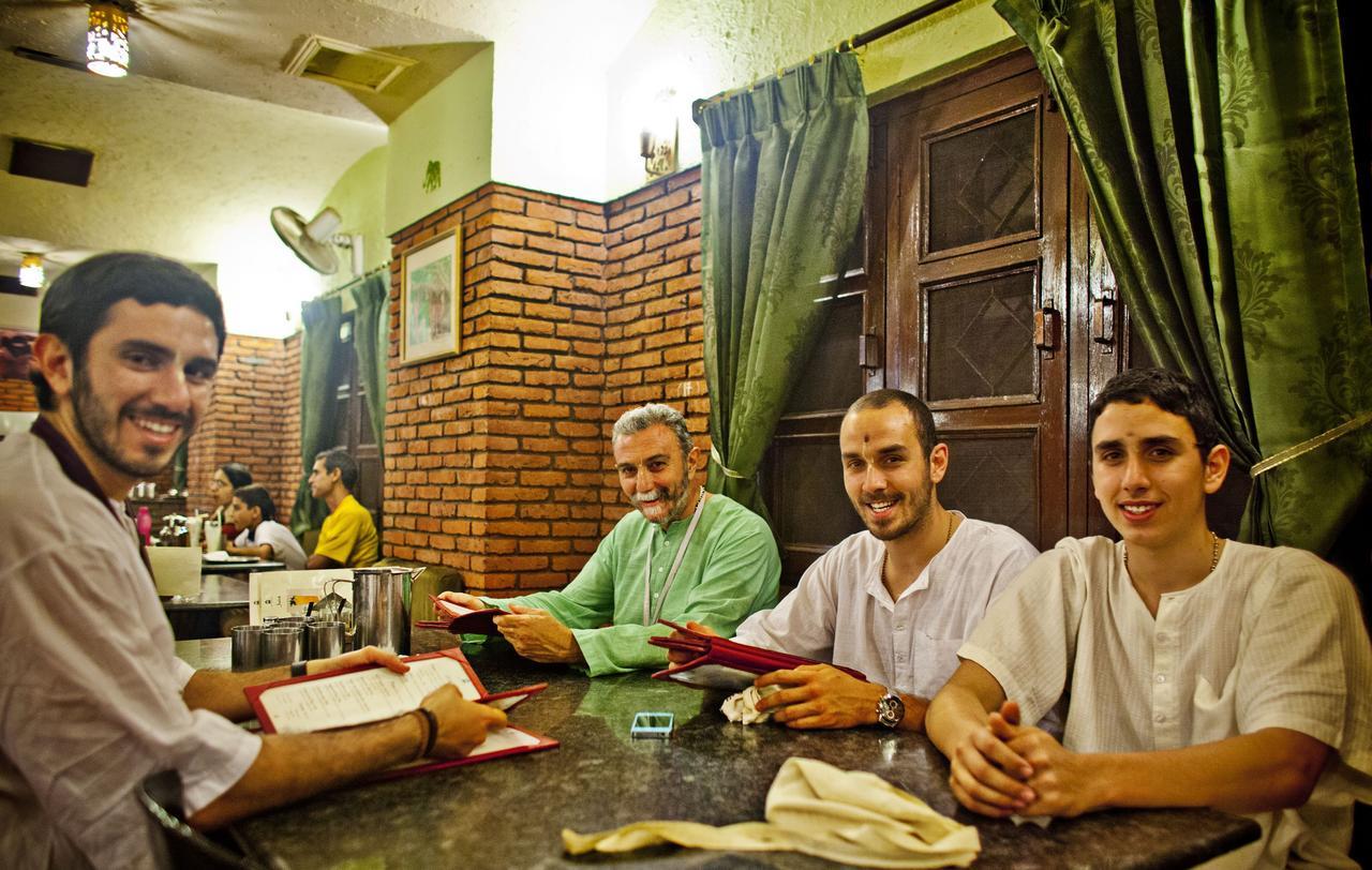 Mvt Guesthouse & Restaurant Vrindavan Luaran gambar