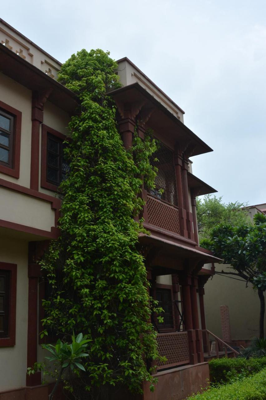 Mvt Guesthouse & Restaurant Vrindavan Luaran gambar