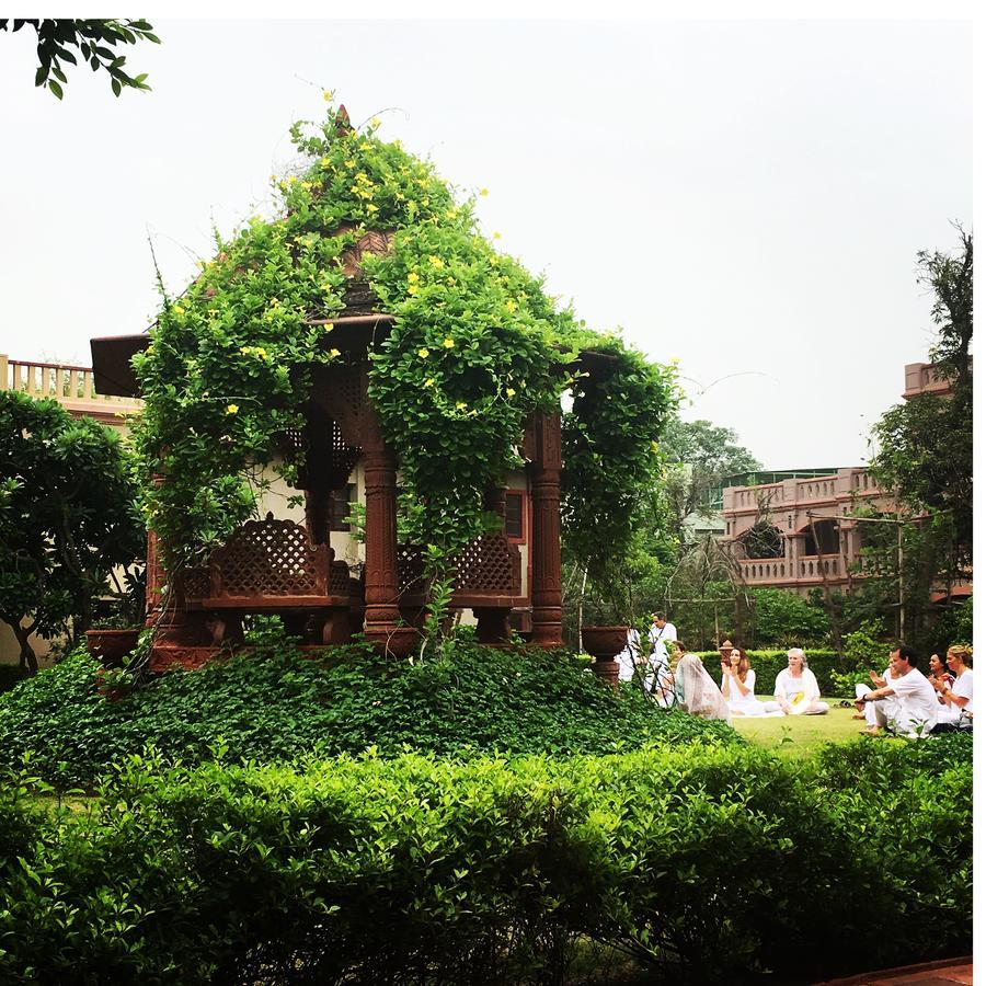 Mvt Guesthouse & Restaurant Vrindavan Luaran gambar