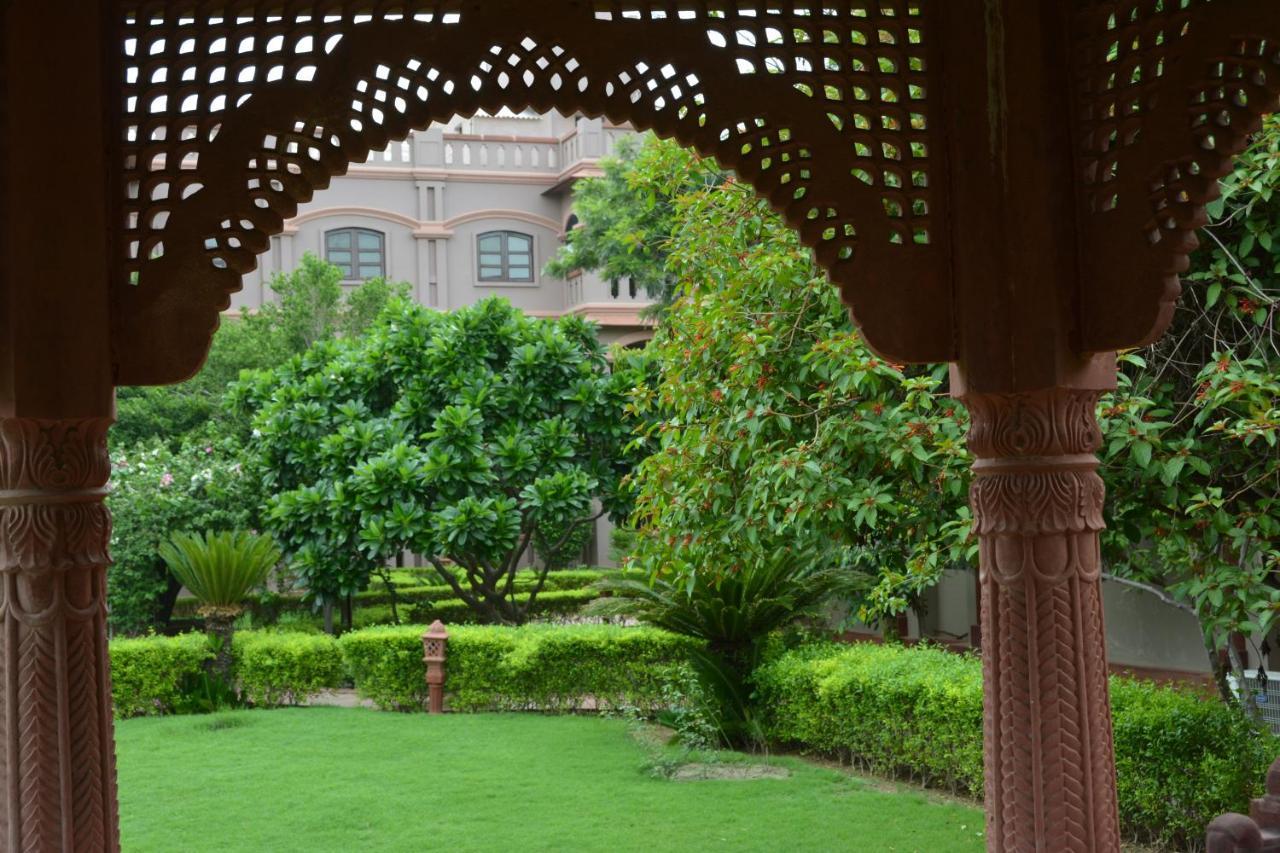 Mvt Guesthouse & Restaurant Vrindavan Luaran gambar