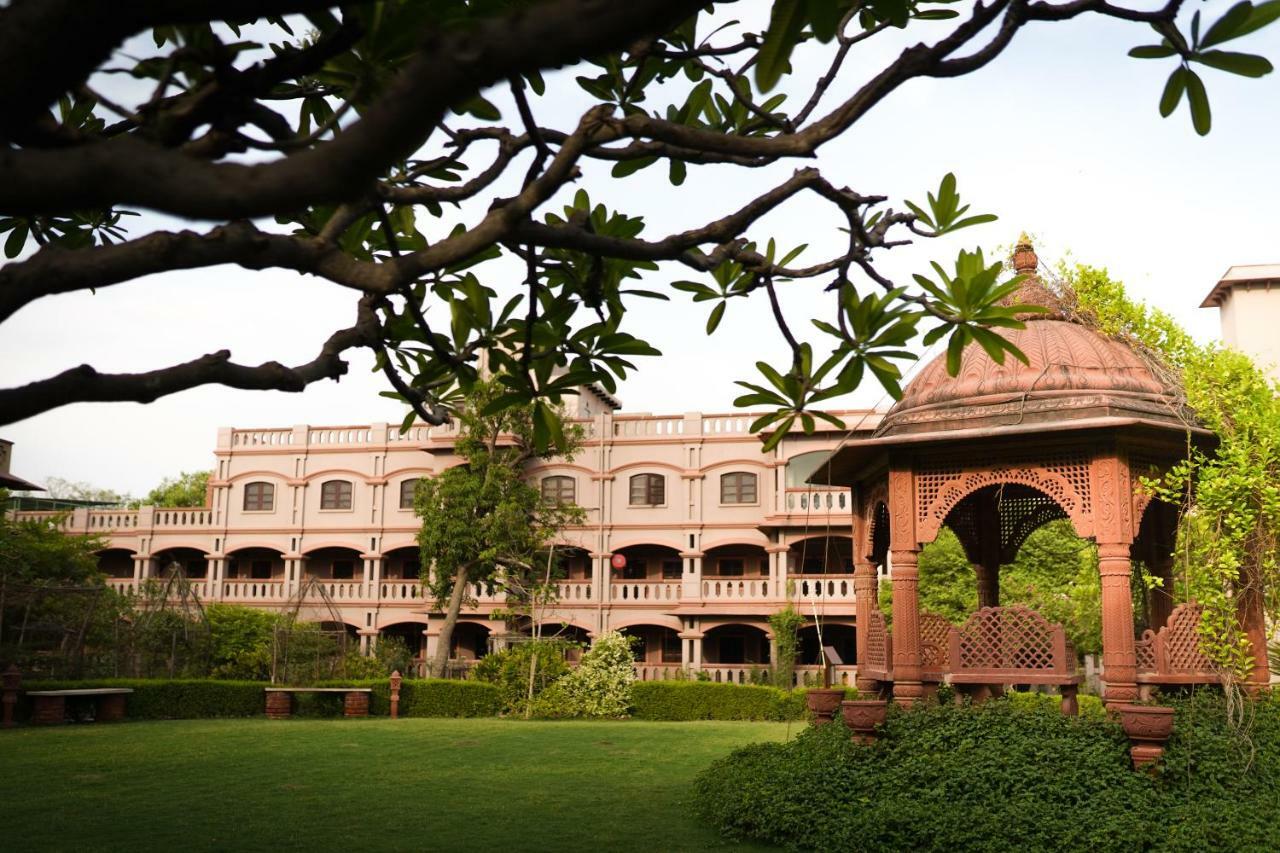 Mvt Guesthouse & Restaurant Vrindavan Luaran gambar