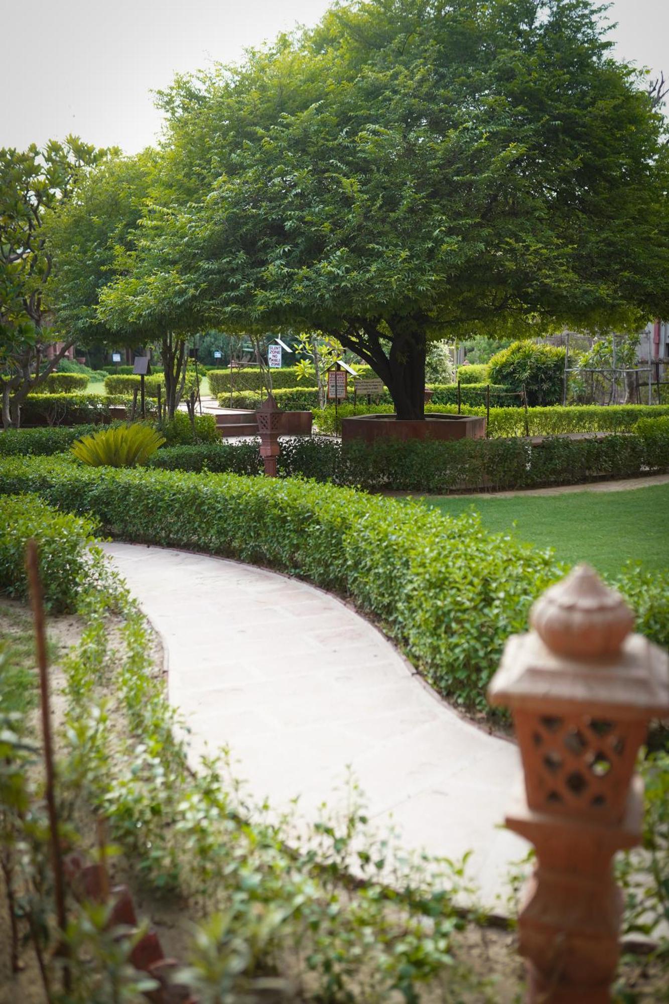 Mvt Guesthouse & Restaurant Vrindavan Luaran gambar