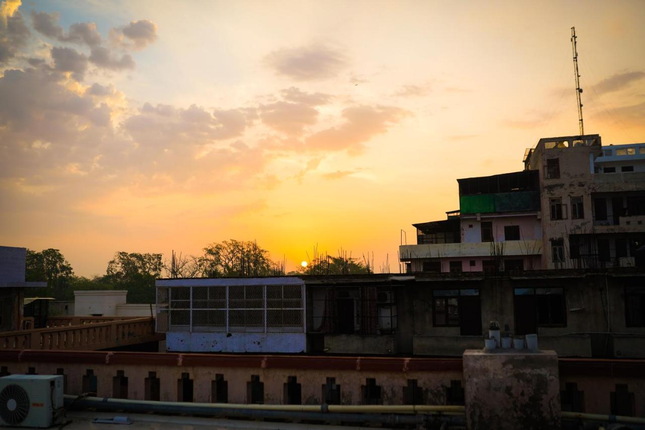 Mvt Guesthouse & Restaurant Vrindavan Luaran gambar