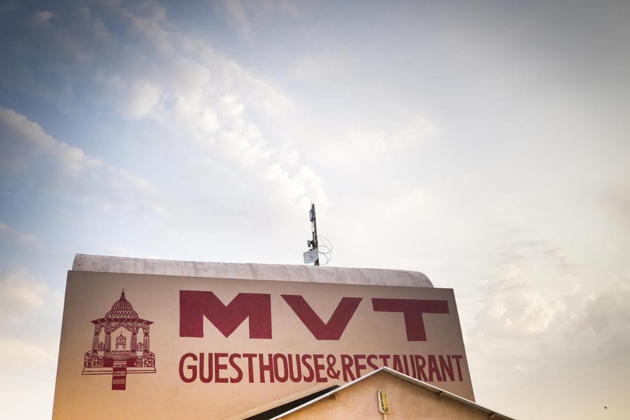 Mvt Guesthouse & Restaurant Vrindavan Luaran gambar