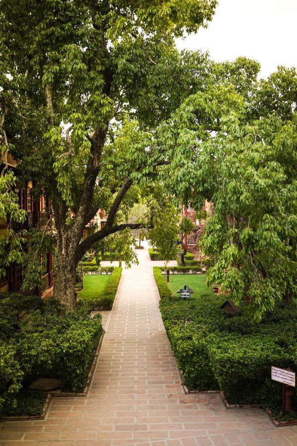 Mvt Guesthouse & Restaurant Vrindavan Luaran gambar