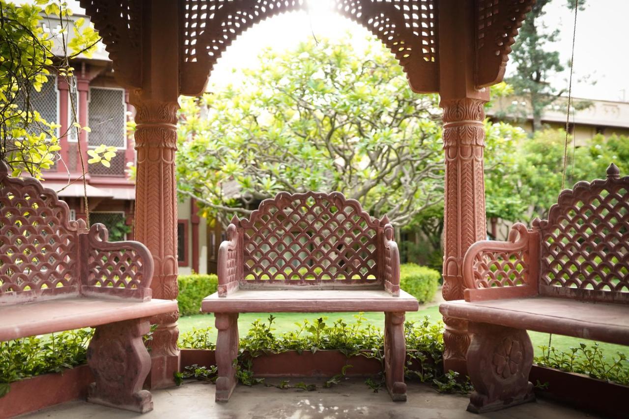 Mvt Guesthouse & Restaurant Vrindavan Luaran gambar