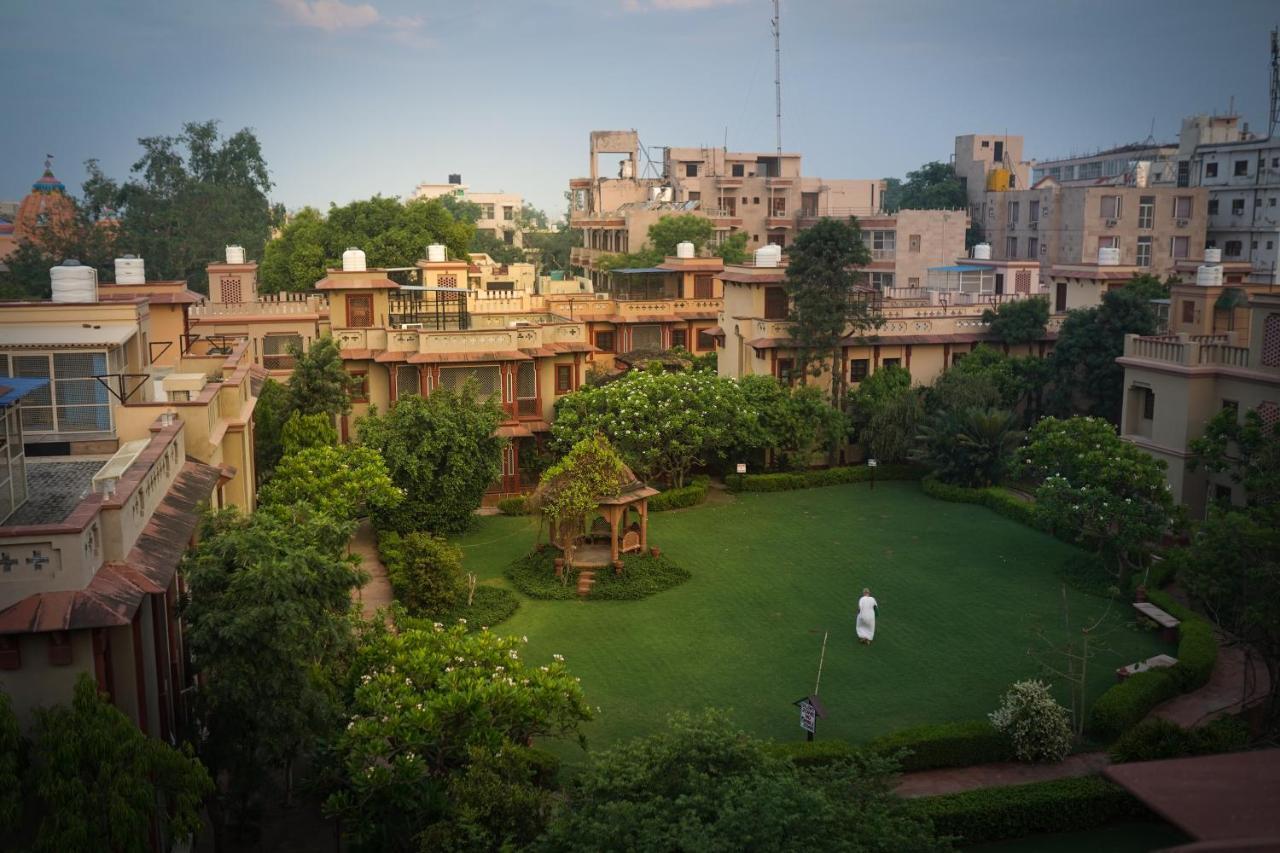 Mvt Guesthouse & Restaurant Vrindavan Luaran gambar