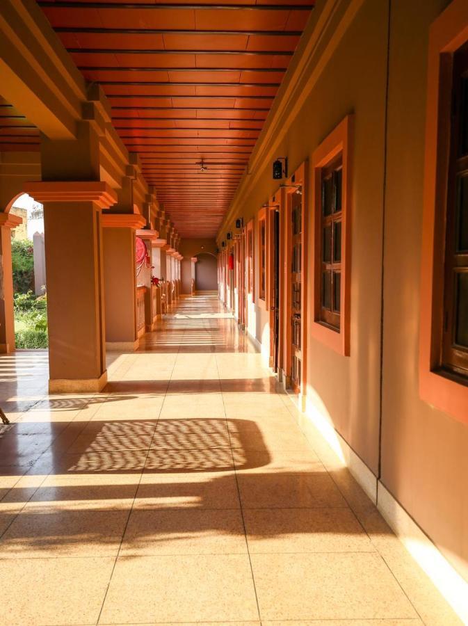 Mvt Guesthouse & Restaurant Vrindavan Luaran gambar